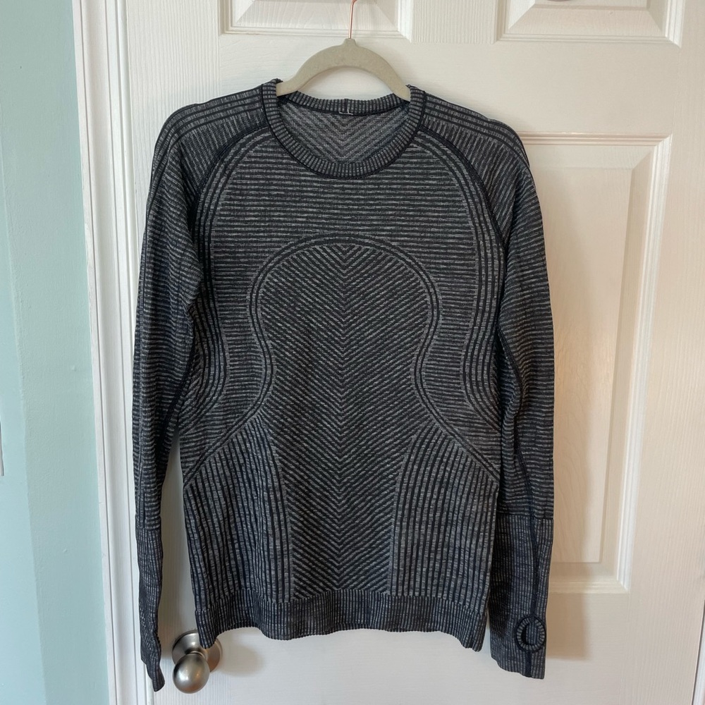 Thick black and gray lululemon top